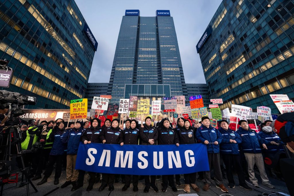 Samsung Electronics union members protesting outside company headquarters in South Korea.